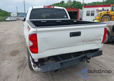 2018 Toyota Tundra 1794 5.7L V8 z USA, uszkodzony, nr VIN 5TFAY5F18JX729236